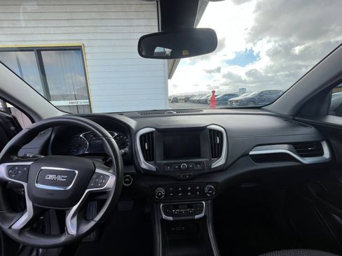 Used 2024 GMC Terrain SLE FWD image 32