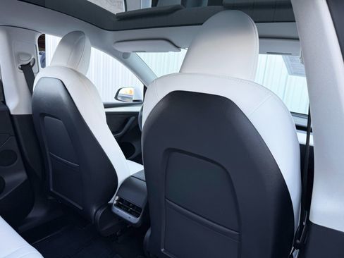 Used 2023 Tesla Model Y Performance image 37