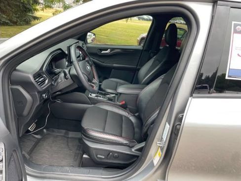 Used 2024 Ford Escape ST-Line w/ Tech Pack #1 AWD/4WD image 5