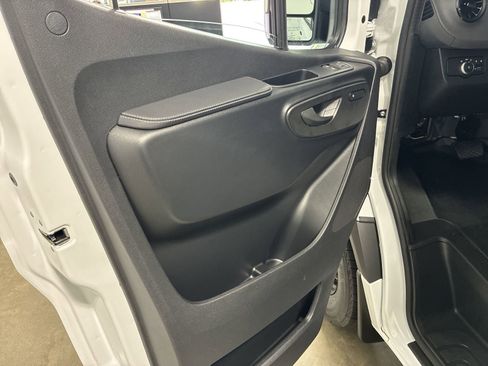 New 2025 Mercedes-Benz Sprinter 2500 image 6