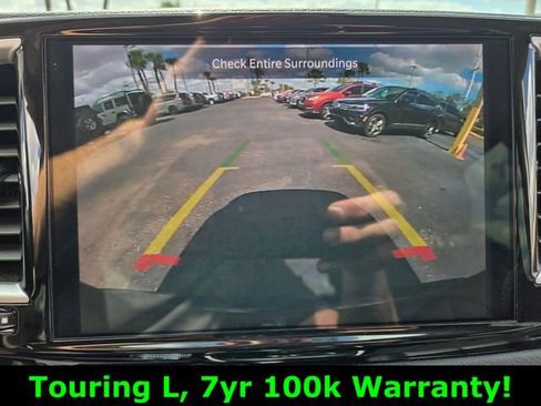Certified 2024 Chrysler Pacifica Touring-L image 25