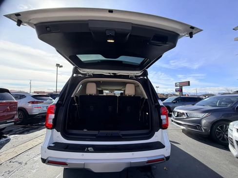 Used 2023 Ford Expedition XLT image 26