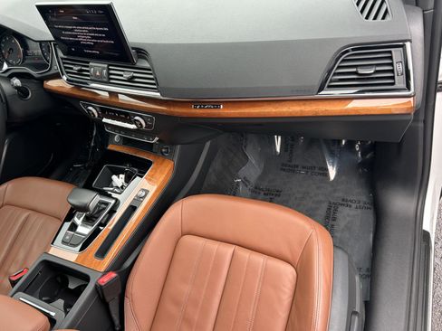 Used 2021 Audi Q5 Premium w/ Convenience Package image 28