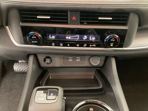 Used 2025 Nissan Rogue SV AWD/4WD image 10