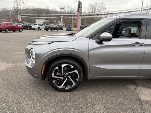 Used 2023 Mitsubishi Outlander SEL image 9