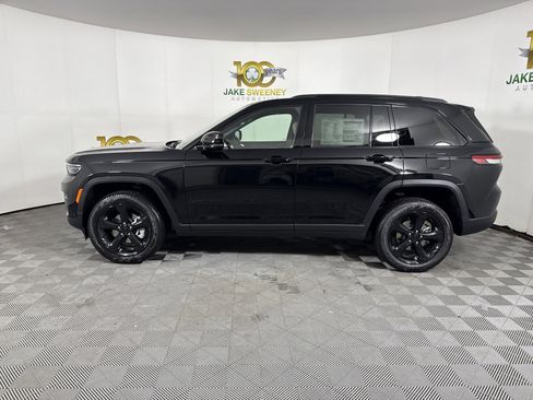 New 2025 Jeep Grand Cherokee Limited w/ Luxury Tech Group II AWD/4WD image 5