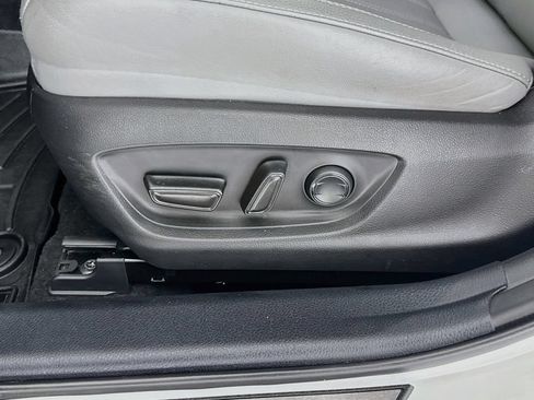 Used 2022 Toyota Avalon XLE w/ Moonroof Package FWD image 22