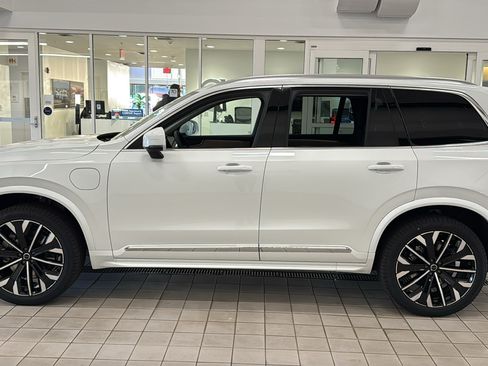 New 2026 Volvo XC90 T8 Core w/ Protection Package AWD/4WD image 8