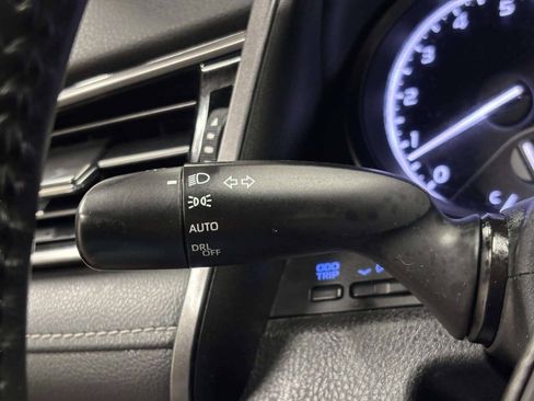 Used 2021 Toyota Camry SE FWD image 29
