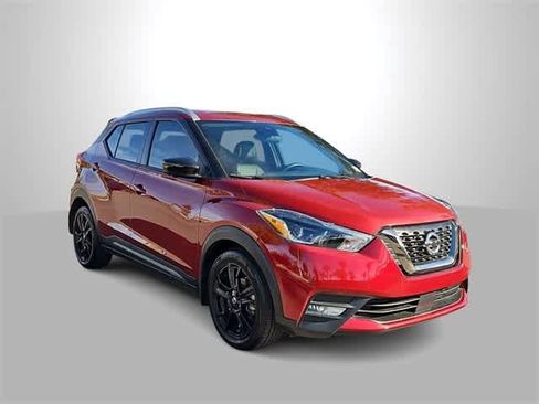 Used 2020 Nissan Kicks SR w/ SR Premium Package image 2
