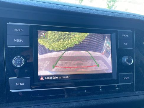 Used 2024 Volkswagen Jetta SE FWD image 11