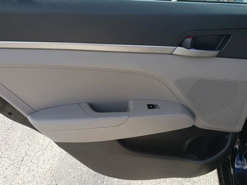 Used 2017 Hyundai Elantra SE image 12