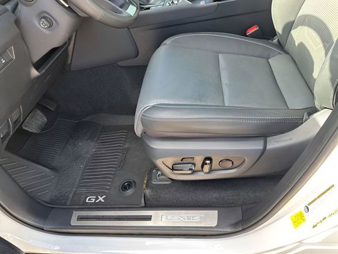 Used 2024 Lexus GX 550 550 Luxury w/ Accessory Package (Z1) image 25