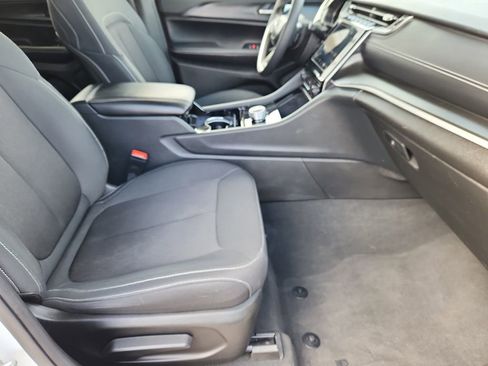 Certified 2023 Jeep Grand Cherokee L Laredo image 12