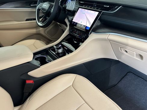 New 2025 Jeep Grand Cherokee L Limited w/ Luxury Tech Group II image 17