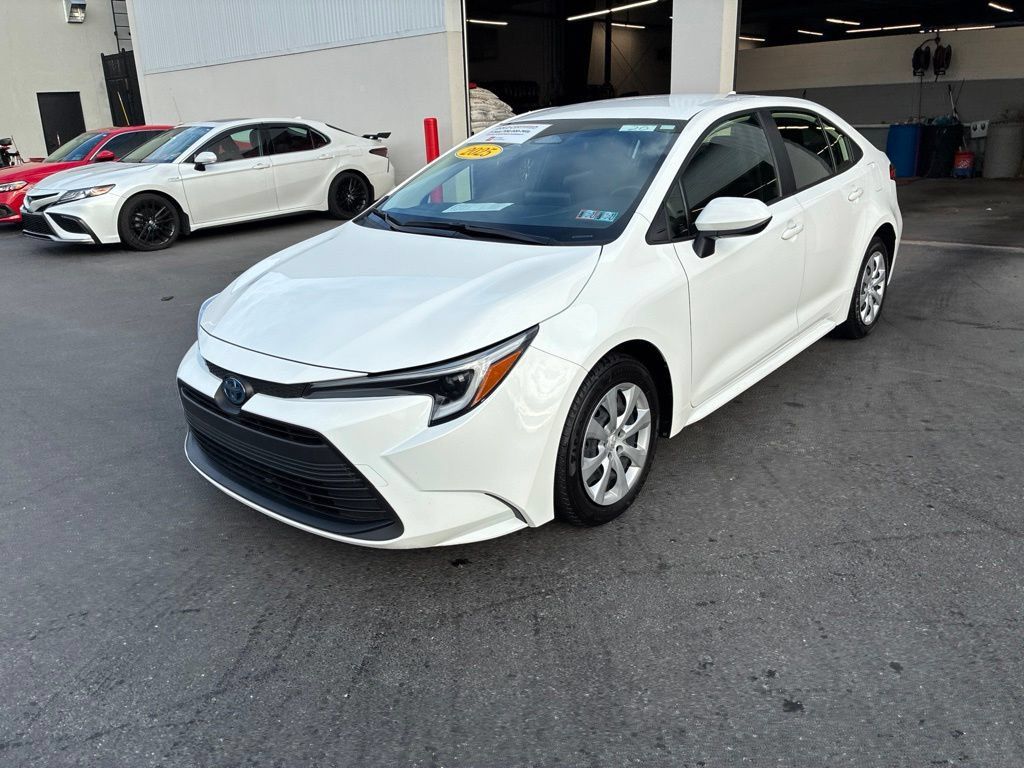 Used 2025 Toyota Corolla LE FWD image 19
