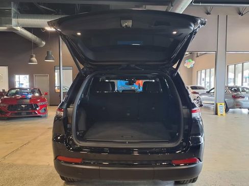 Used 2023 Jeep Grand Cherokee Altitude image 12