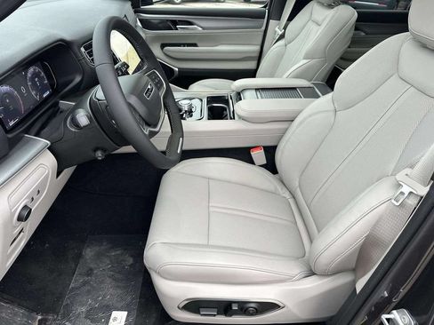 New 2026 Jeep Grand Wagoneer L 4WD w/ Premium Group I image 11