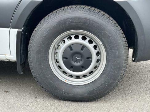 Used 2024 Mercedes-Benz Sprinter 2500 image 9