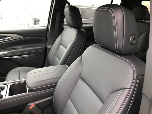 Used 2026 Chevrolet Traverse LT w/ Driver Confidence Package image 4