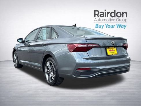 Used 2024 Volkswagen Jetta SE FWD image 5