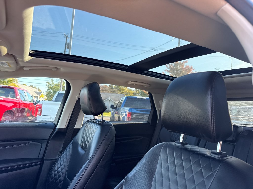 Used 2024 Ford Edge Titanium w/ Equipment Group 301A AWD/4WD image 28