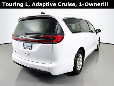 Used 2024 Chrysler Pacifica Touring-L image 8