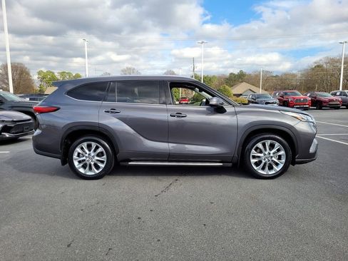 Used 2023 Toyota Highlander Limited image 14