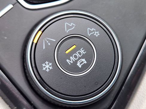 Used 2024 Volkswagen Tiguan SE image 21