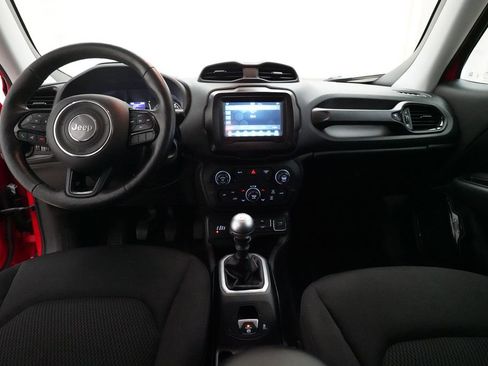 Used 2018 Jeep Renegade Altitude AWD/4WD image 5