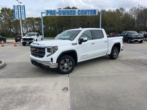 Used 2024 GMC Sierra 1500 SLT image 1