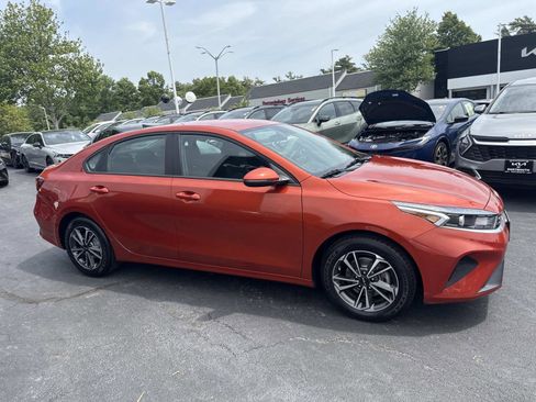 Used 2023 Kia Forte LXS w/ LXS Technology Package FWD image 7