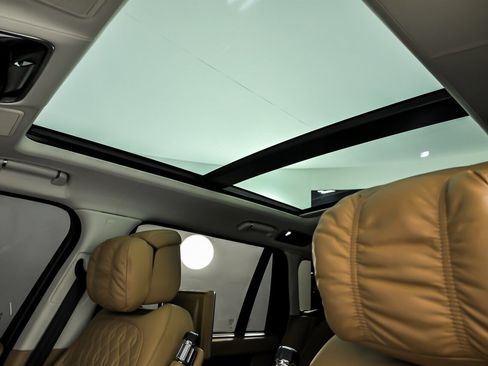 Used 2020 Land Rover Range Rover LWB SV Autobiography image 24