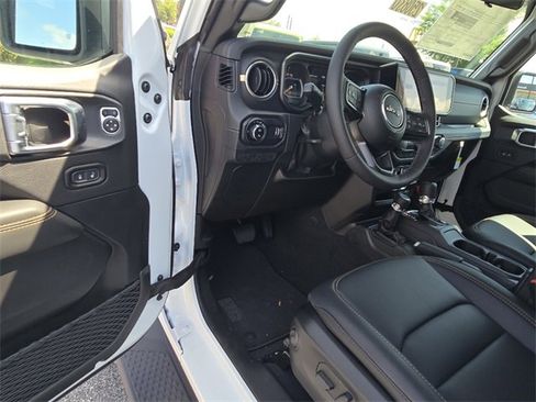 New 2025 Jeep Gladiator Sport image 4