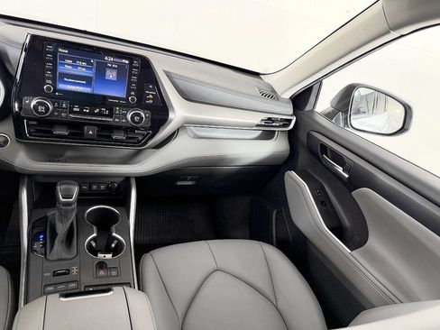 Used 2020 Toyota Highlander XLE AWD/4WD image 60