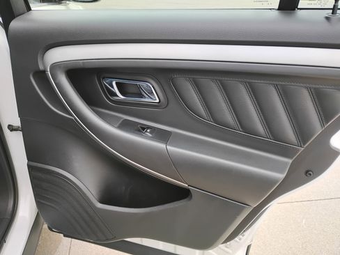 Used 2015 Ford Taurus SEL w/ Equipment Group 201A FWD image 21