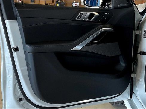 New 2026 BMW X6 xDrive40i w/ Climate Comfort Package image 10