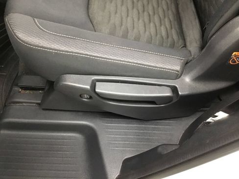 Used 2022 Nissan Pathfinder SV AWD/4WD image 27