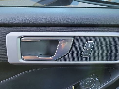 Used 2020 Ford Explorer XLT image 24