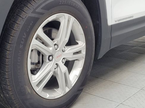 Used 2024 GMC Terrain SLE AWD/4WD image 31
