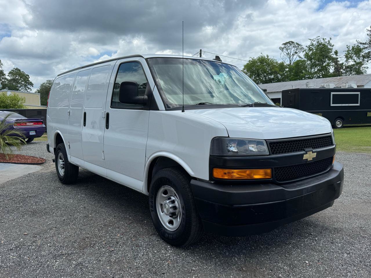 Used 2021 Chevrolet Express 2500 RWD image 3