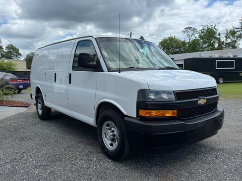 Used 2021 Chevrolet Express 2500 RWD image 3