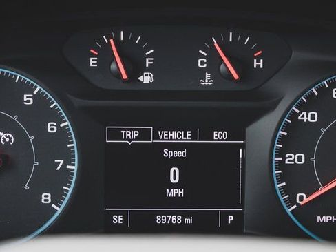 Used 2020 Chevrolet Equinox LS image 9