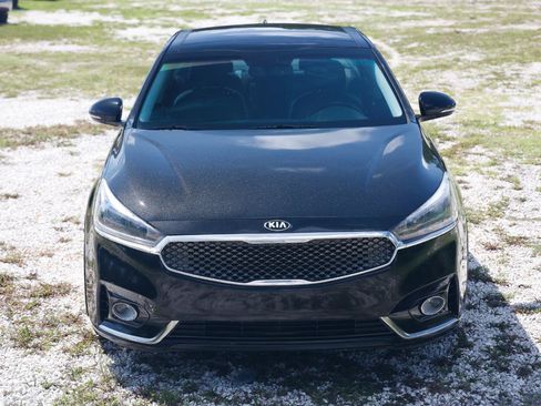 Used 2017 Kia Cadenza Premium w/ Luxury Package FWD image 17