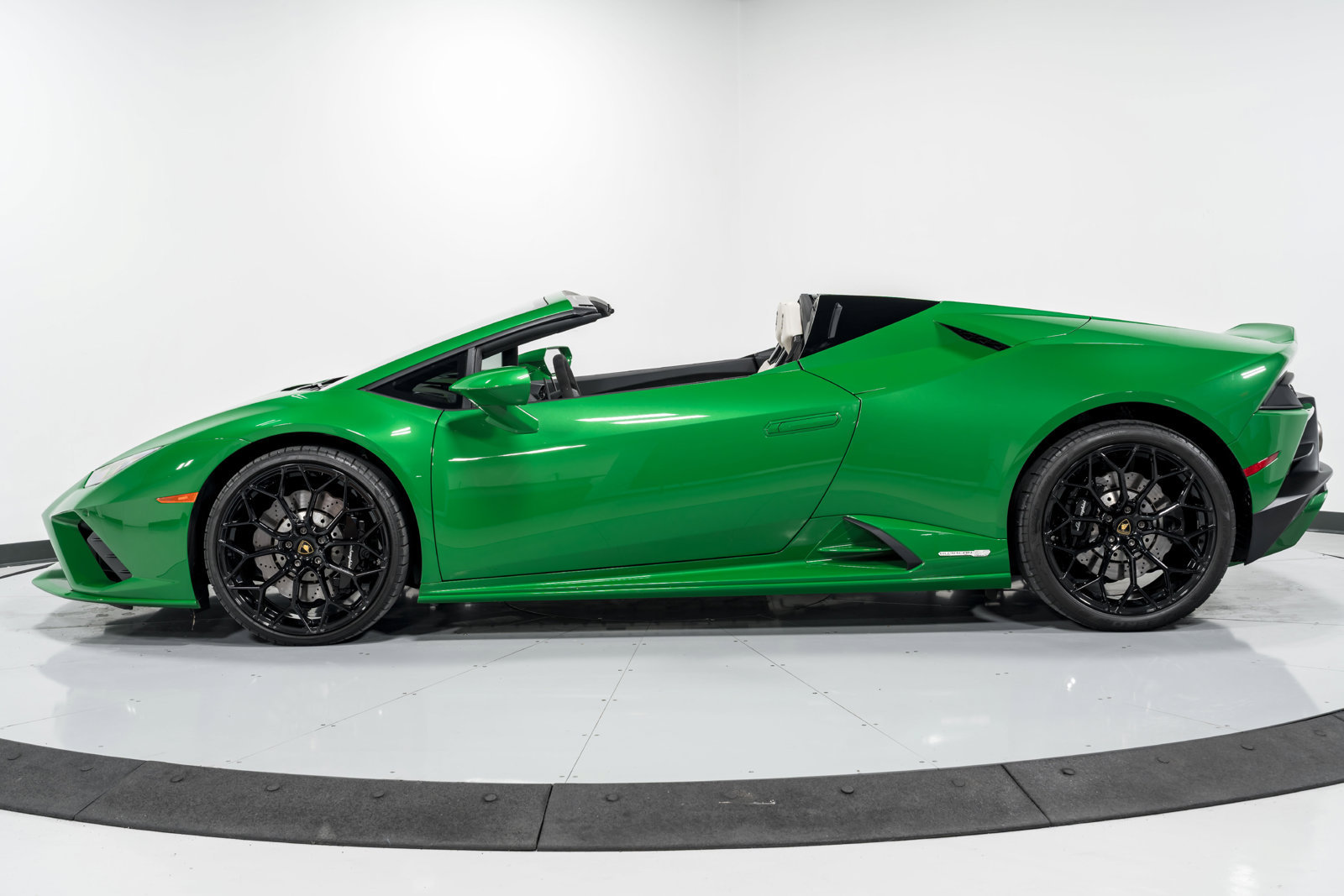 Used 2022 Lamborghini Huracan EVO RWD image 6