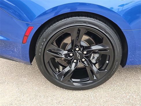 Used 2022 Chevrolet Camaro LT w/ RS Package image 5
