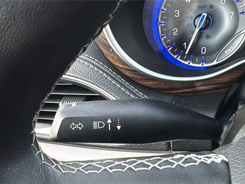 Used 2022 Chrysler Pacifica Limited image 17