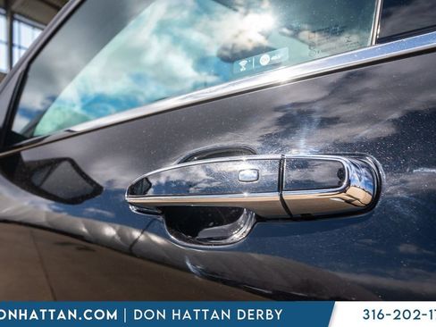 Used 2018 Chevrolet Equinox Premier image 40