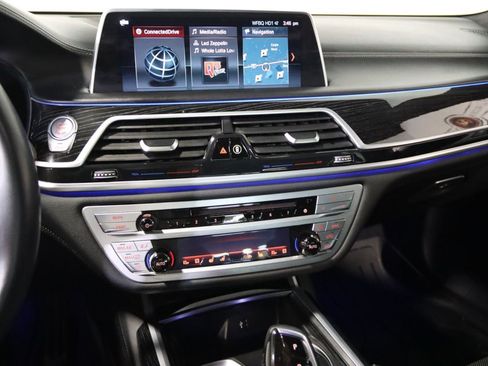 Used 2019 BMW 750i RWD image 49