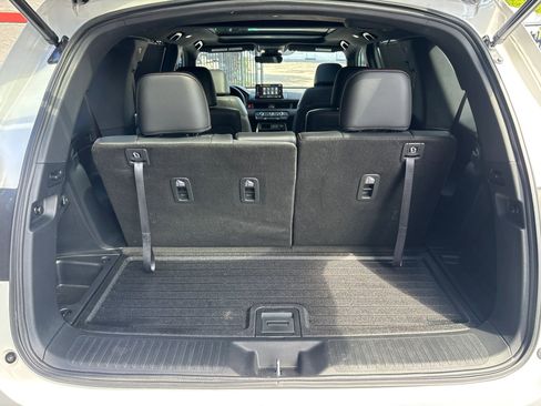 Used 2025 Honda Pilot TrailSport image 32